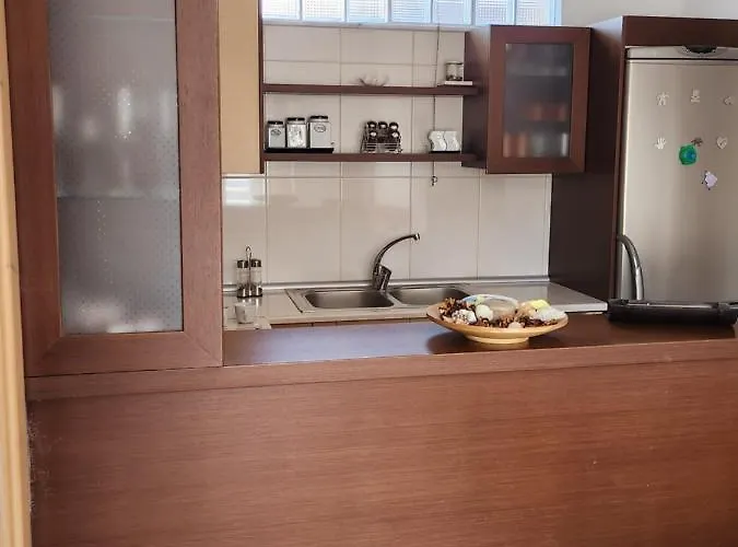 Nora In Almyrida * خانيا